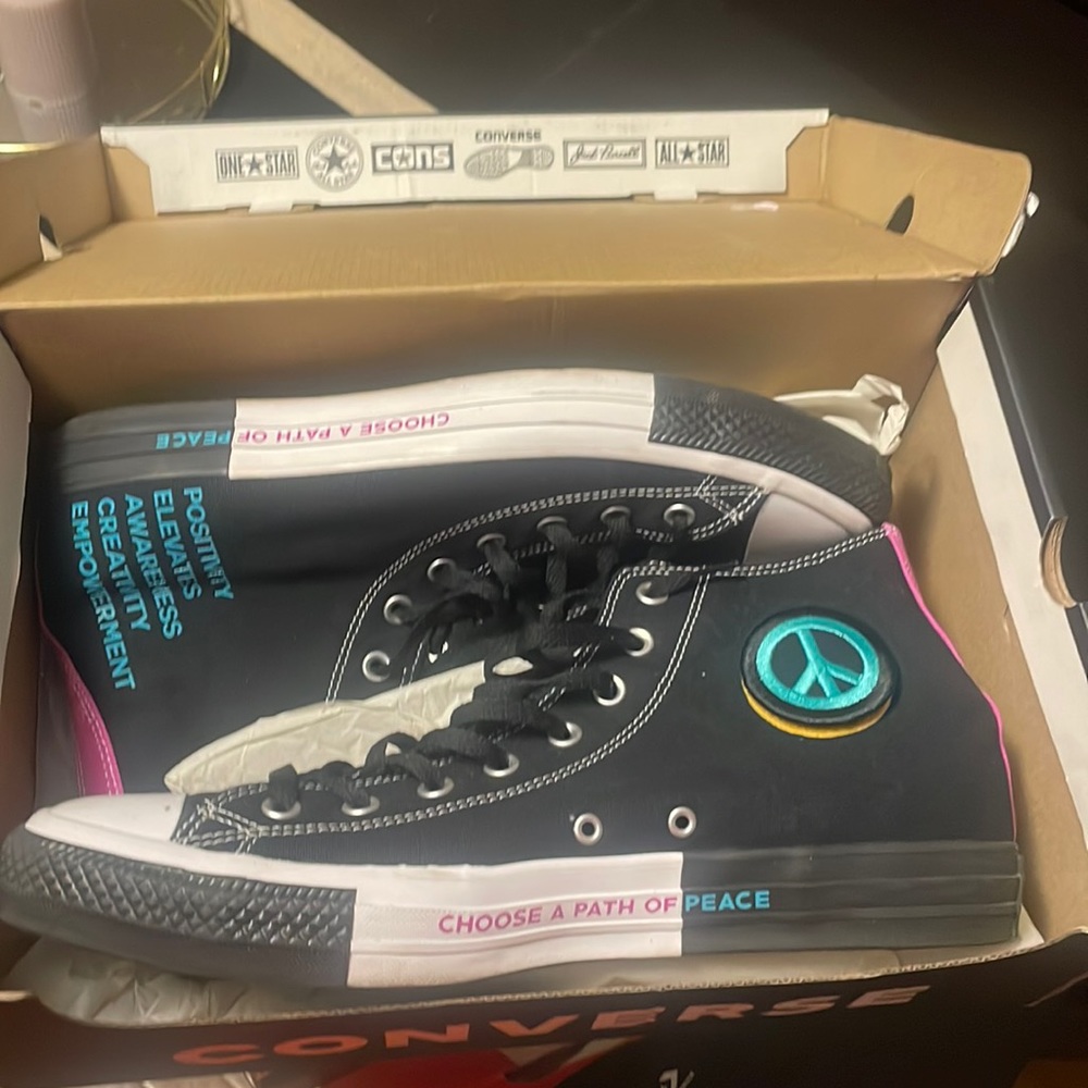 Converse SEEK PEACE